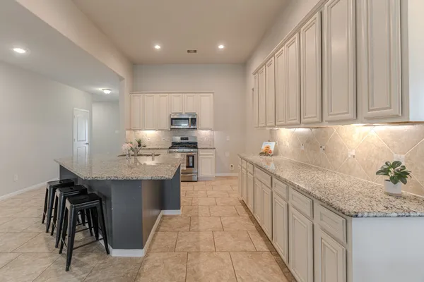 $2,600 | 14207 Irvine Rnch Trail, Conroe, TX 77384