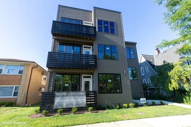 $2,399 | 8917 Grant Avenue, Unit 3B, Brookfield, IL 60513