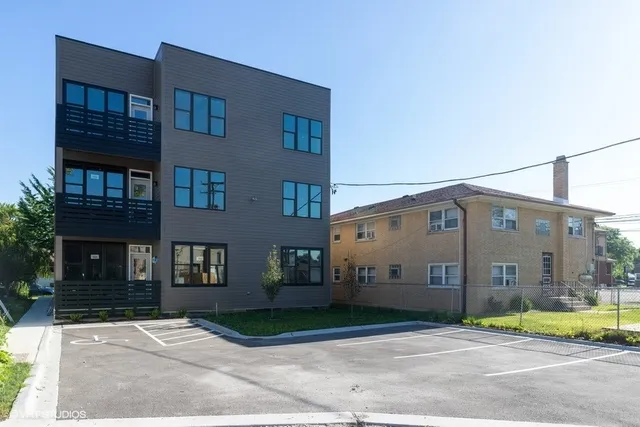 $2,399 | 8917 Grant Avenue, Unit 3B, Brookfield, IL 60513