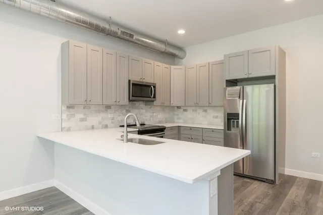 $2,399 | 8917 Grant Avenue, Unit 3B, Brookfield, IL 60513