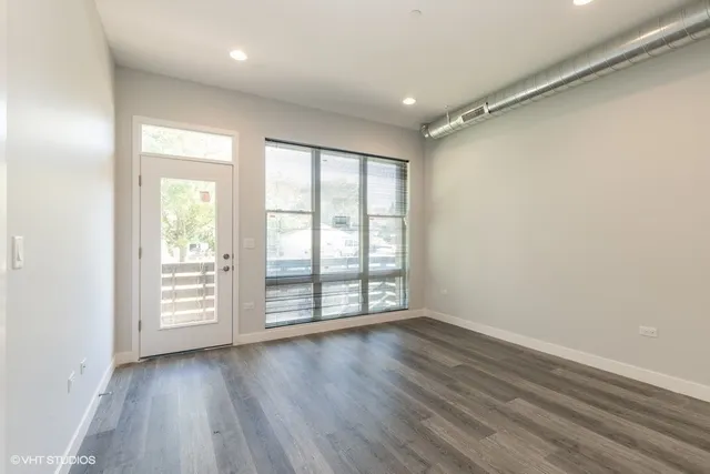 $2,399 | 8917 Grant Avenue, Unit 3B, Brookfield, IL 60513