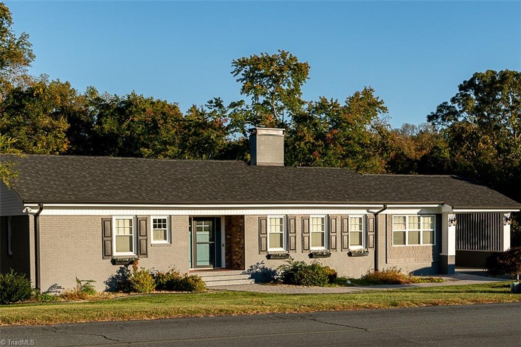 516 Country Club Road Mount Airy, NC 27030 - Photo 2 of 25 Gallery Image 2