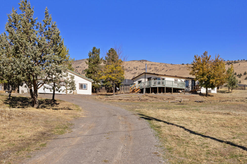 1017 Homedale Road Klamath Falls, OR 97603 - Photo 37 of 41 037