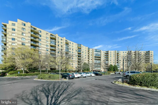 $625,000 | 8380 Greensboro Drive, Unit 322, McLean, VA 22102