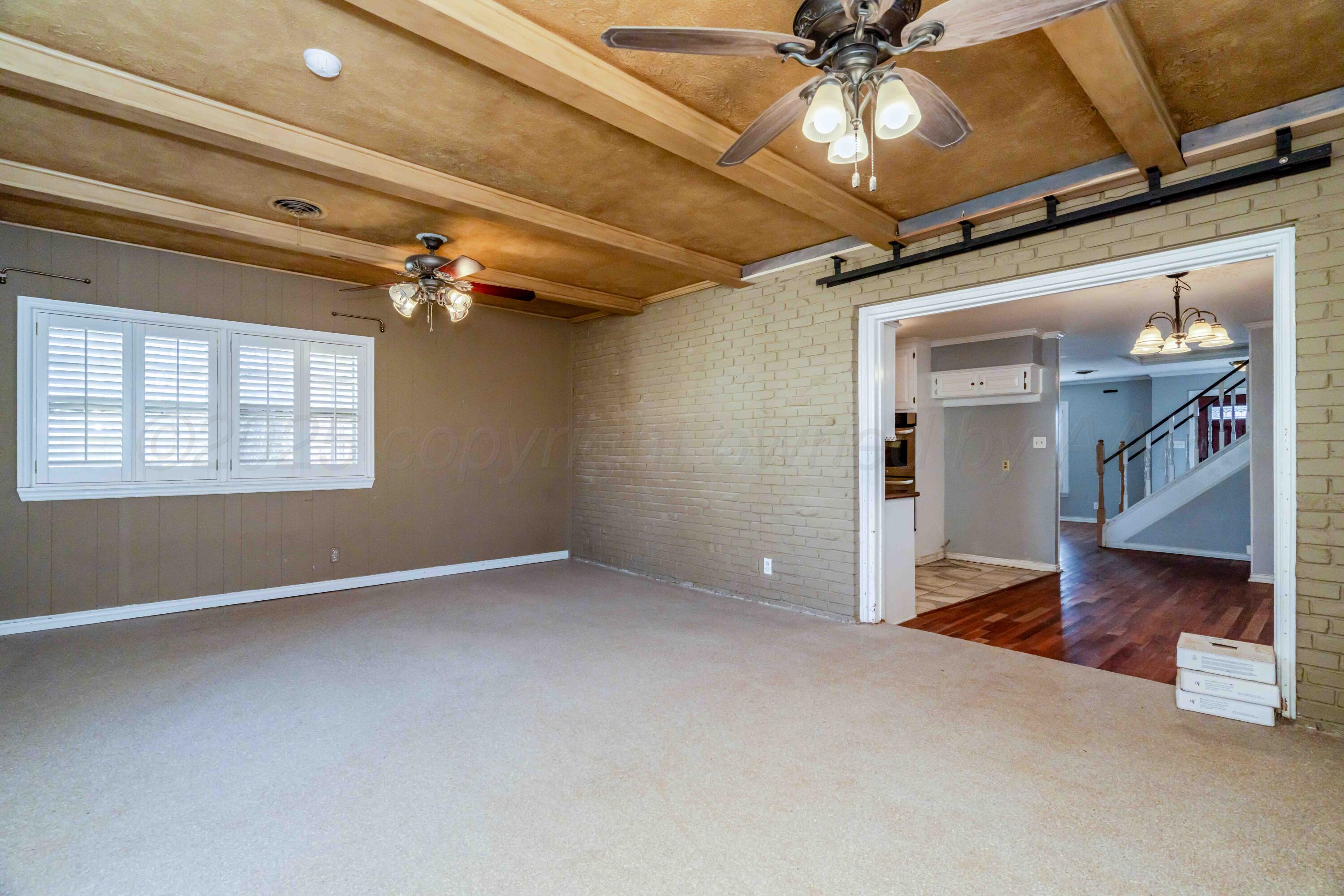 39 Crockett Drive Tulia, TX 79088 - Photo 14 of 29 a view of an empty room