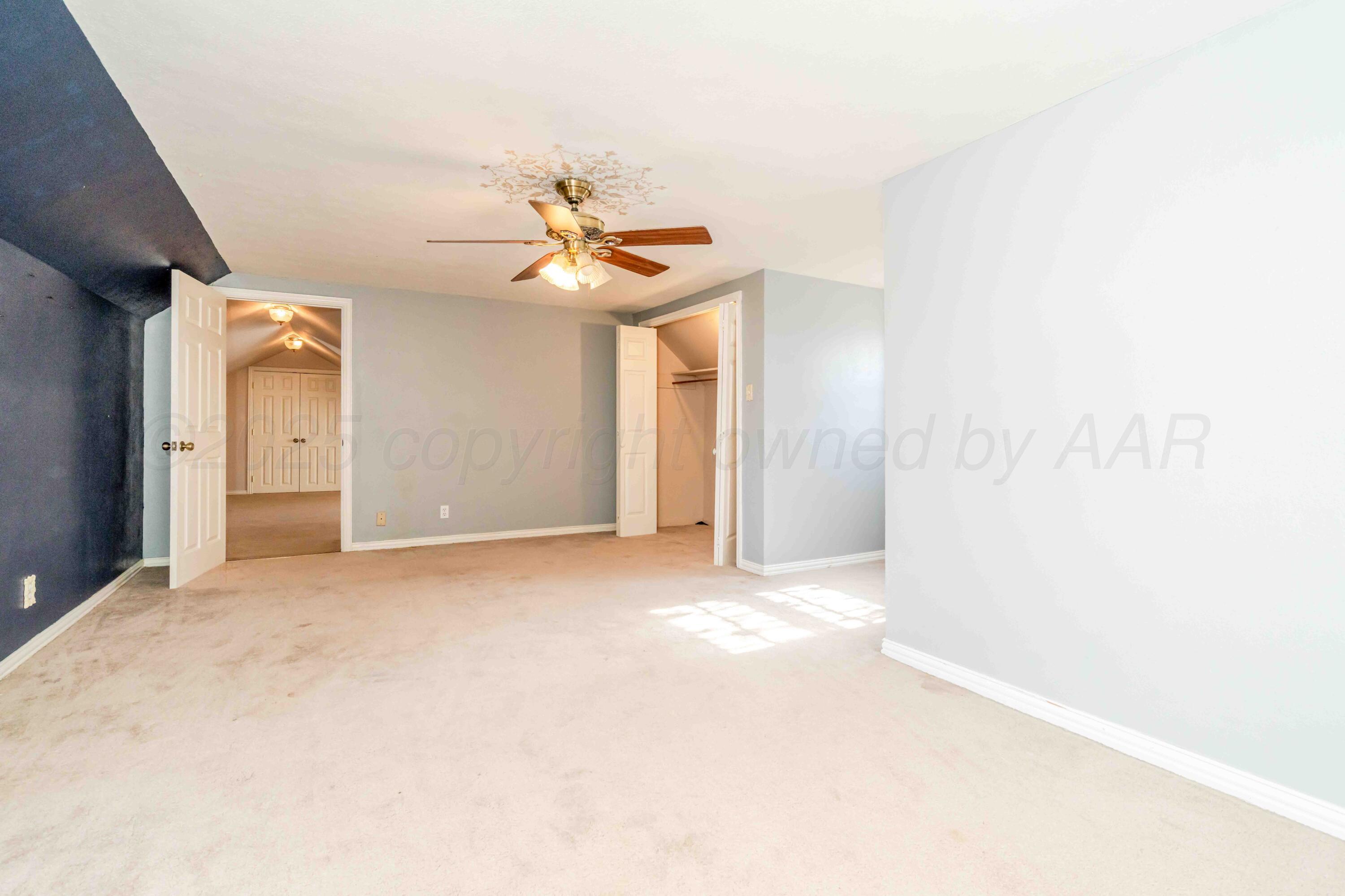 39 Crockett Drive Tulia, TX 79088 - Photo 25 of 29 a view of a big room with carpet