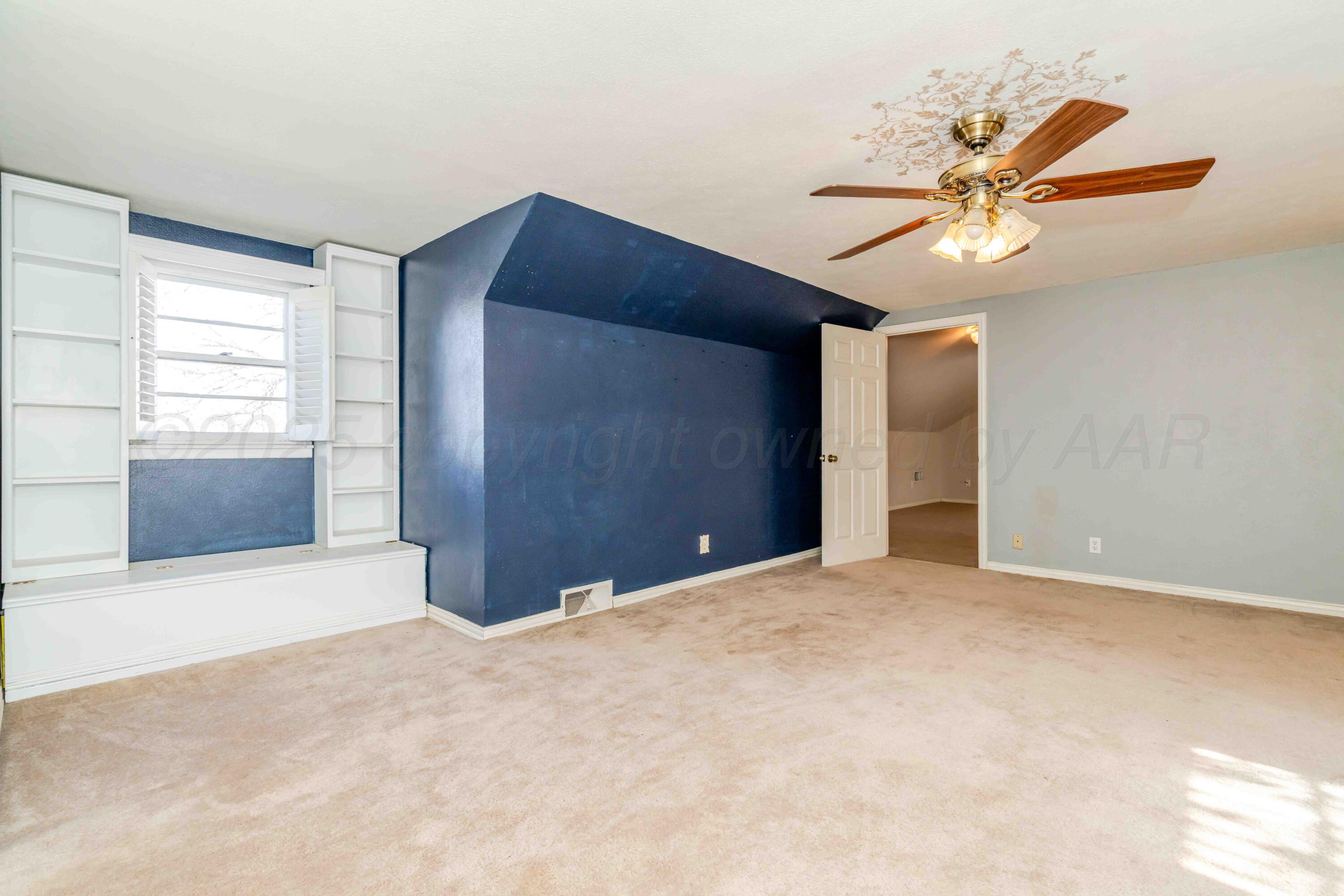 39 Crockett Drive Tulia, TX 79088 - Photo 26 of 29 a view of a livingroom with a ceiling fan and window