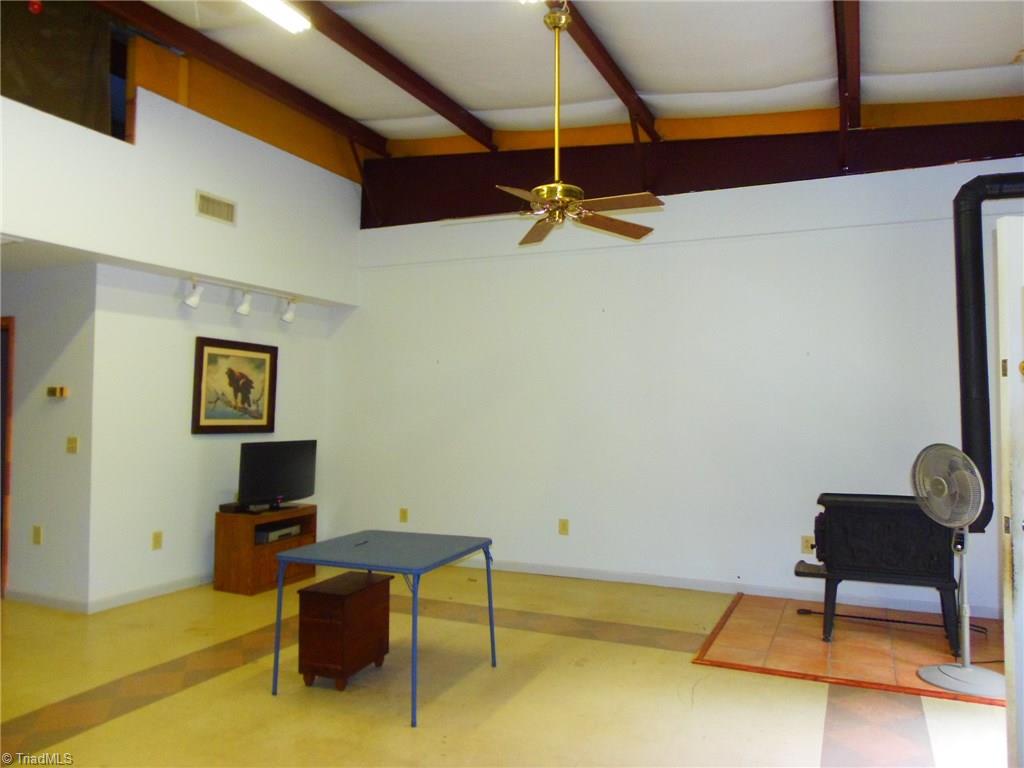 6709 Hunt Road Pleasant Garden, NC 27313 - Photo 3 of 18 Gallery Image 3