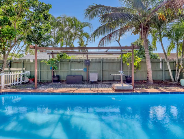 a view of field with grass and trees