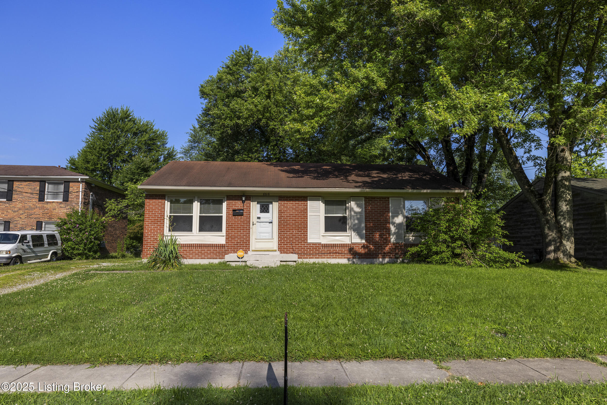 8816 Moody Road Louisville, KY 40219 - Photo 1 of 36 3U8A3551