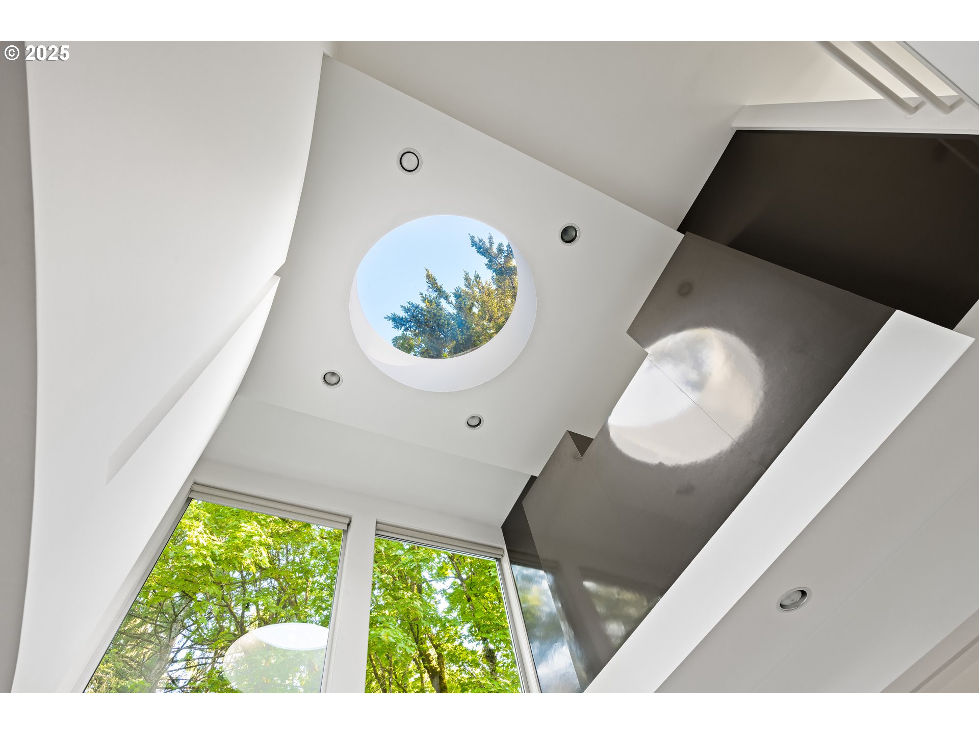 3232 Southwest Upper Cascade Drive Portland, OR 97205 - Photo 16 of 43