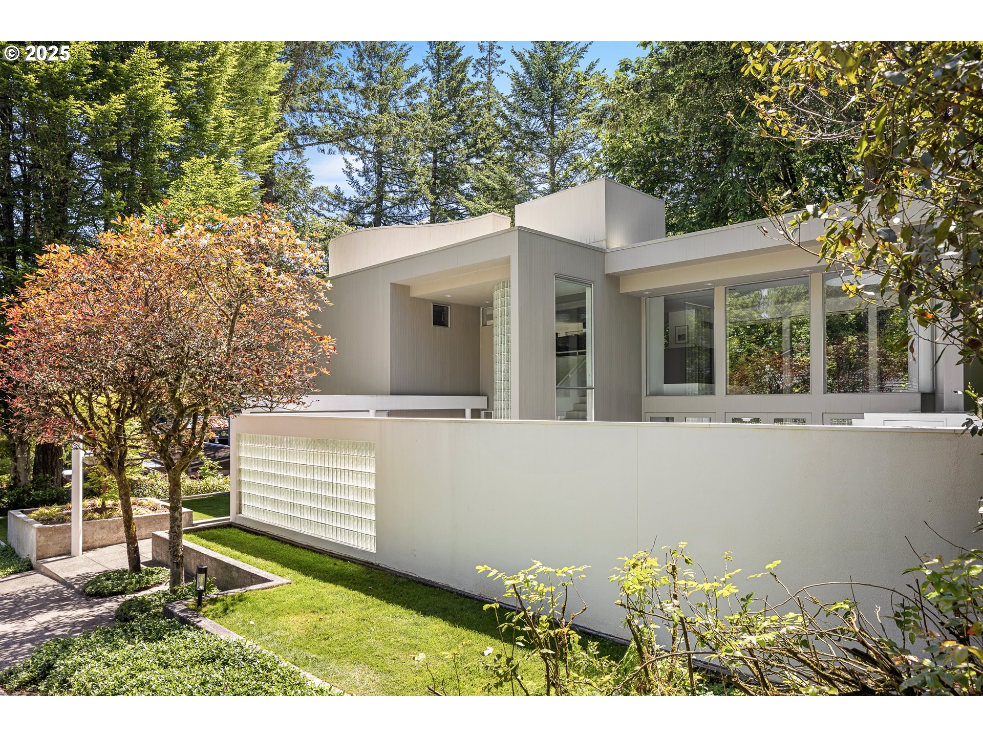 3232 Southwest Upper Cascade Drive Portland, OR 97205 - Photo 2 of 43