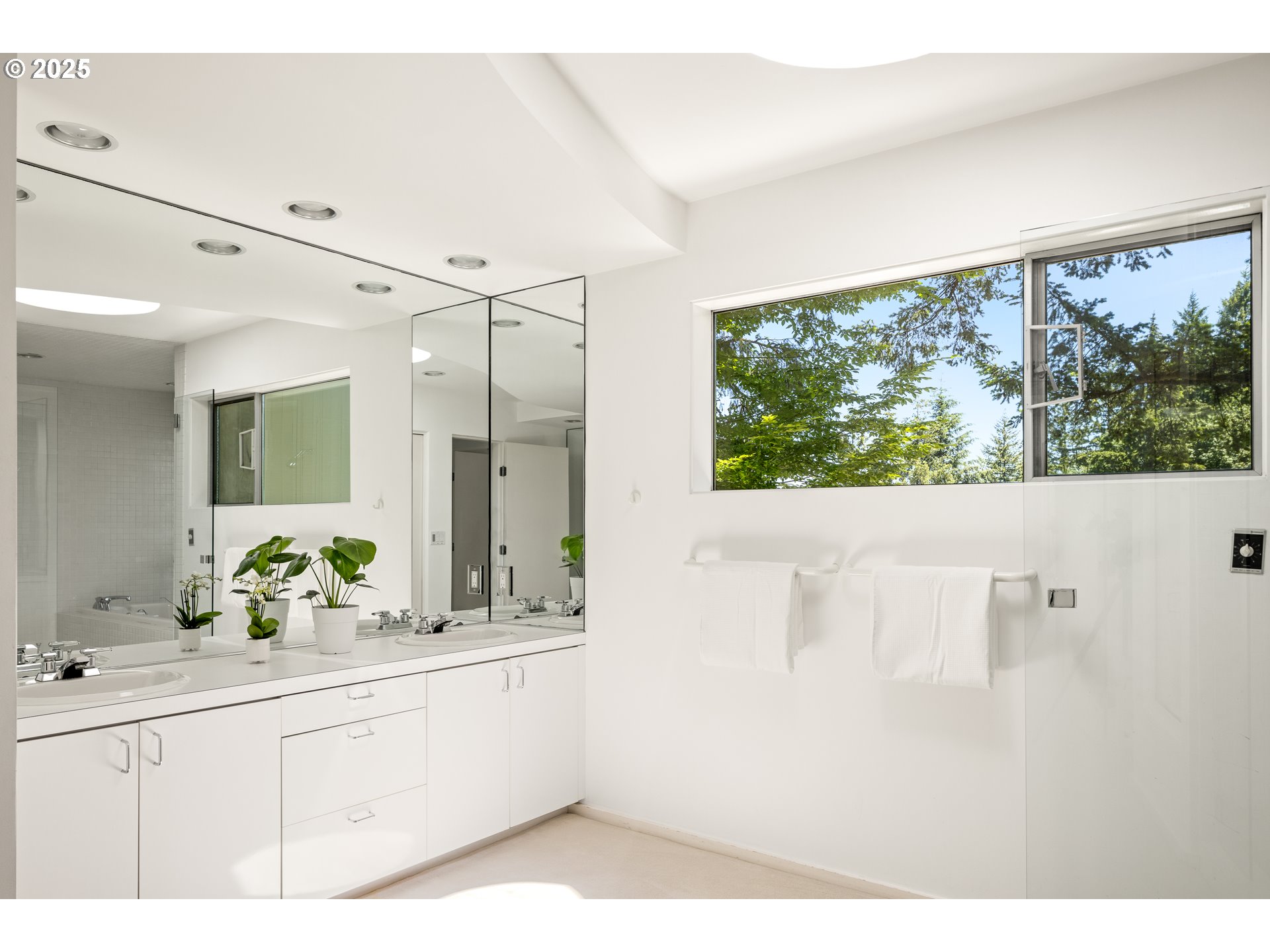 3232 Southwest Upper Cascade Drive Portland, OR 97205 - Photo 30 of 43