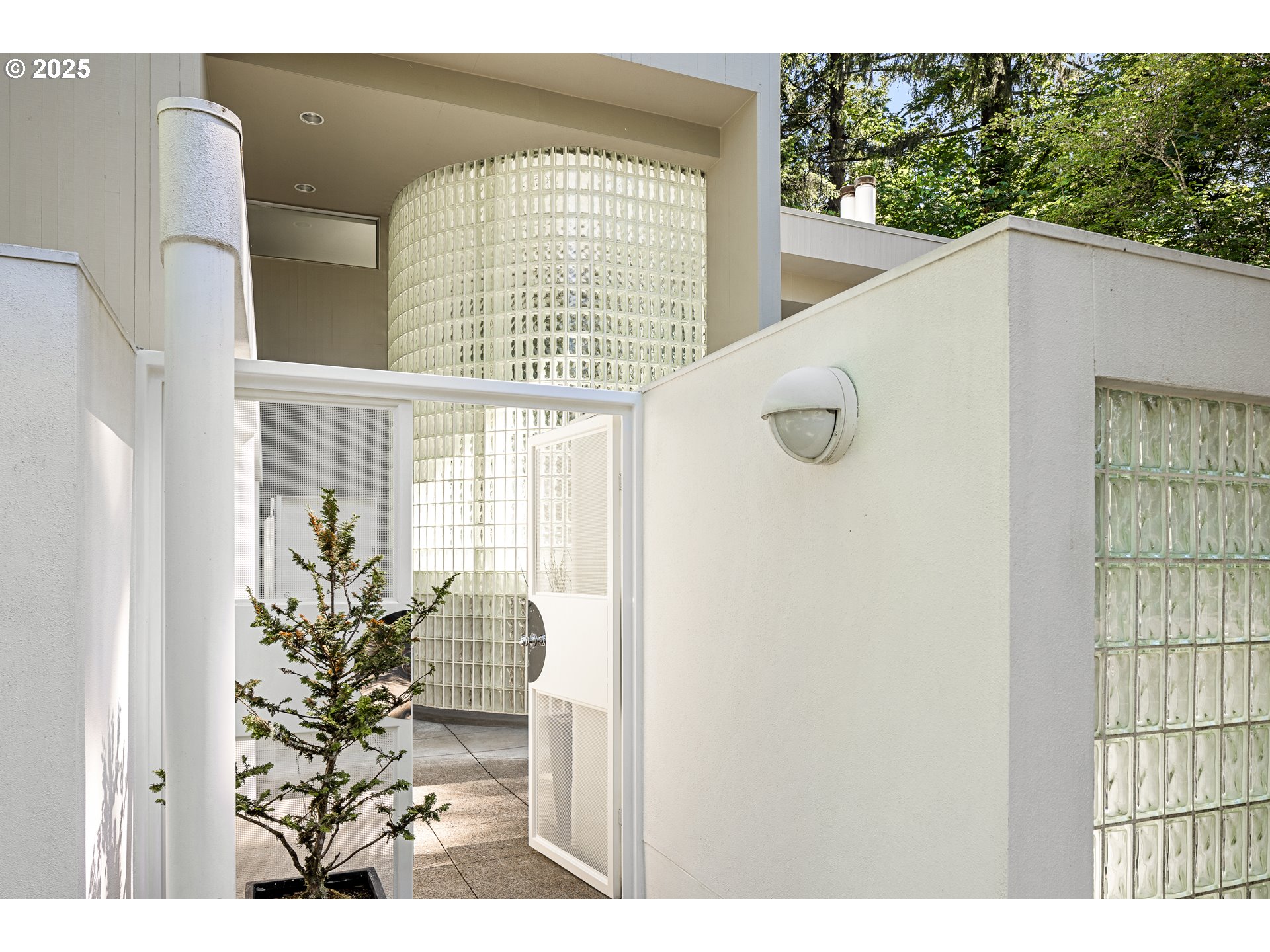 3232 Southwest Upper Cascade Drive Portland, OR 97205 - Photo 3 of 43