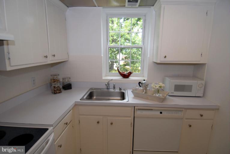 4601 31st Road South, Unit B2 Arlington, VA 22206 - Photo 16 of 19 Kitchen