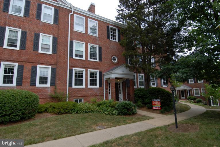 4601 31st Road South, Unit B2 Arlington, VA 22206 - Photo 18 of 19 Exterior (Front)