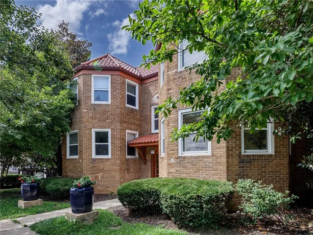 $190,000 | 14 East 50th Street, Unit 1, Kansas City, MO 64112