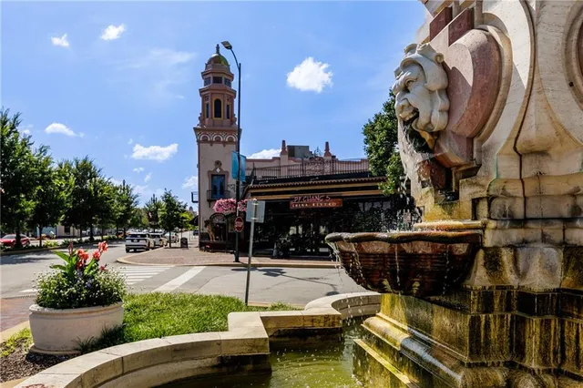 $190,000 | 14 East 50th Street, Unit 1, Kansas City, MO 64112