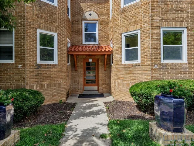 $190,000 | 14 East 50th Street, Unit 1, Kansas City, MO 64112
