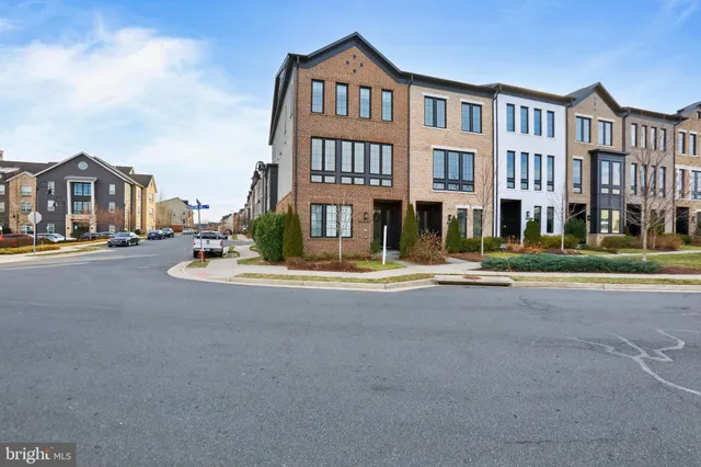 $1,098,800 | 20305 Savin Hill Drive, Ashburn, VA 20147