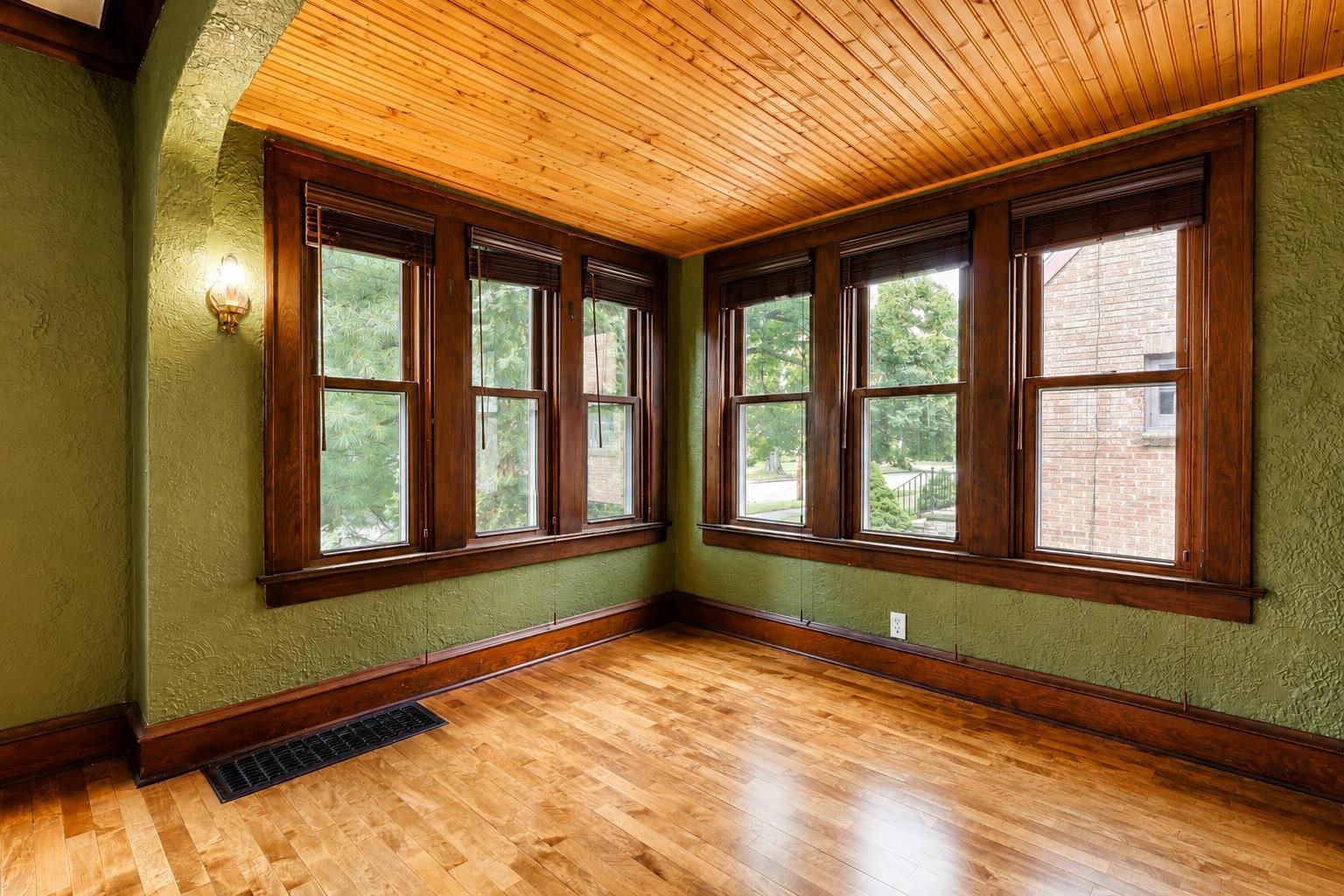 1621 North Division Street Appleton, WI 54911 - Photo 4 of 27 Gallery Image 4