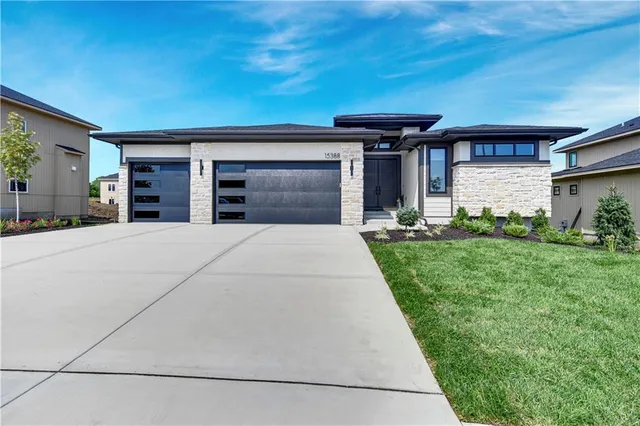 $844,000 | 15388 West 161st Terrace, Olathe, KS 66062