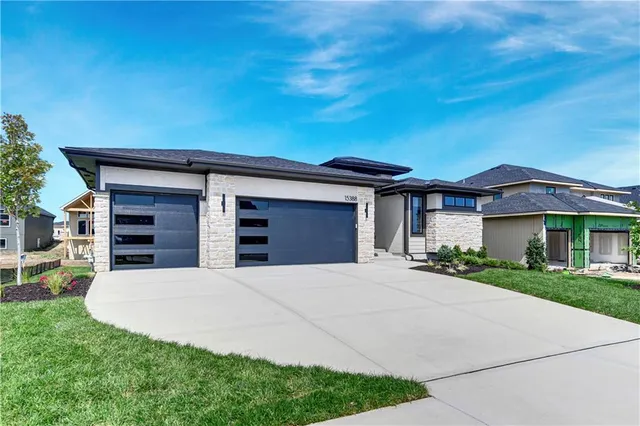 $844,000 | 15388 West 161st Terrace, Olathe, KS 66062