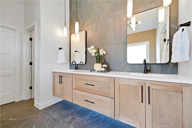 $844,000 | 15388 West 161st Terrace, Olathe, KS 66062