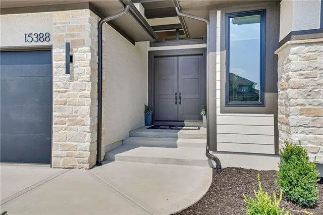 $844,000 | 15388 West 161st Terrace, Olathe, KS 66062