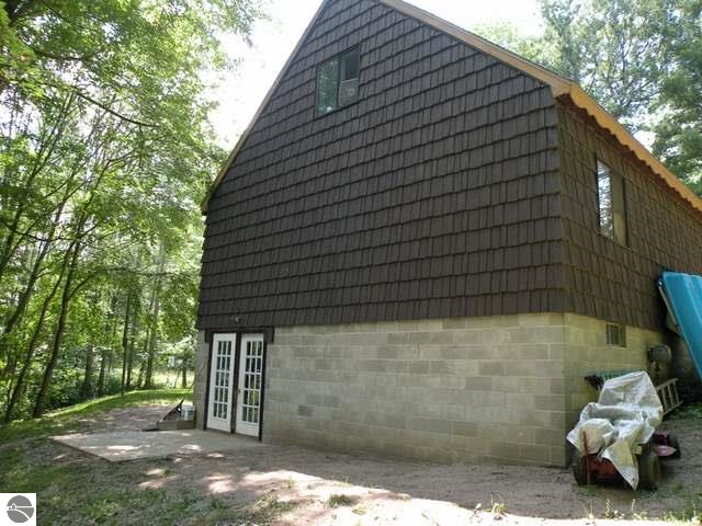 1066 Wiggins Lake Road Gladwin, MI 48624 - Photo 10 of 12 1797135-9.JPG
