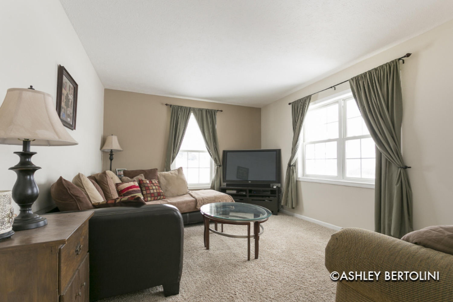 3443 9 Mile Road Northwest Sparta, MI 49345 - Photo 8 of 26 Living Room