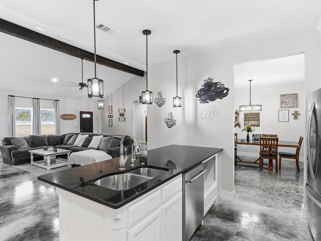 123 Kriston Lane Springtown, TX 76082 - Photo 12 of 39