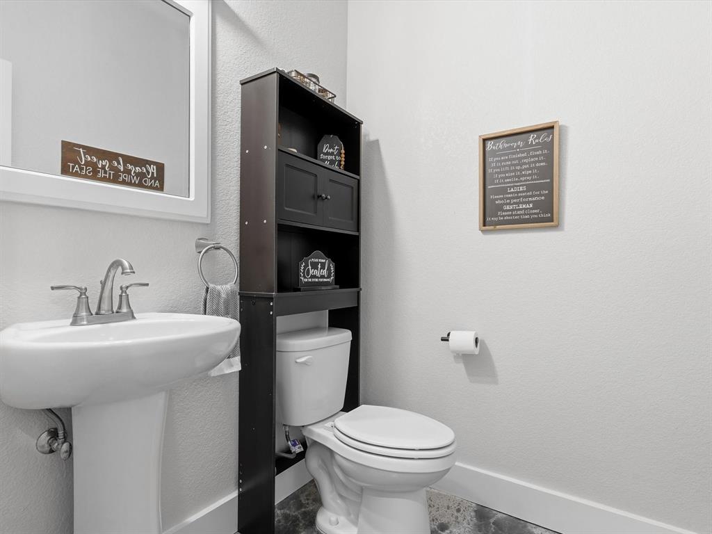 123 Kriston Lane Springtown, TX 76082 - Photo 15 of 39 a bathroom with a toilet a sink and mirror