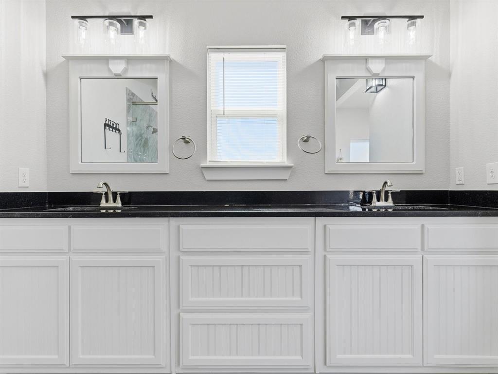 123 Kriston Lane Springtown, TX 76082 - Photo 27 of 39 a bathroom with mirror and