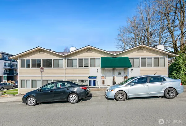 $2,699,950 | 9200 Densmore Avenue North, Seattle, WA 98103