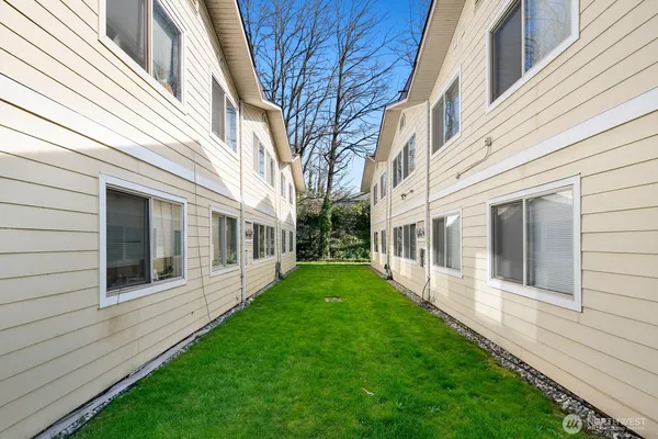 a view of a house with backyard and garden
