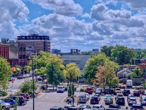 $2,700 | 111 North Ashley Street, Unit 305, Ann Arbor, MI 48104