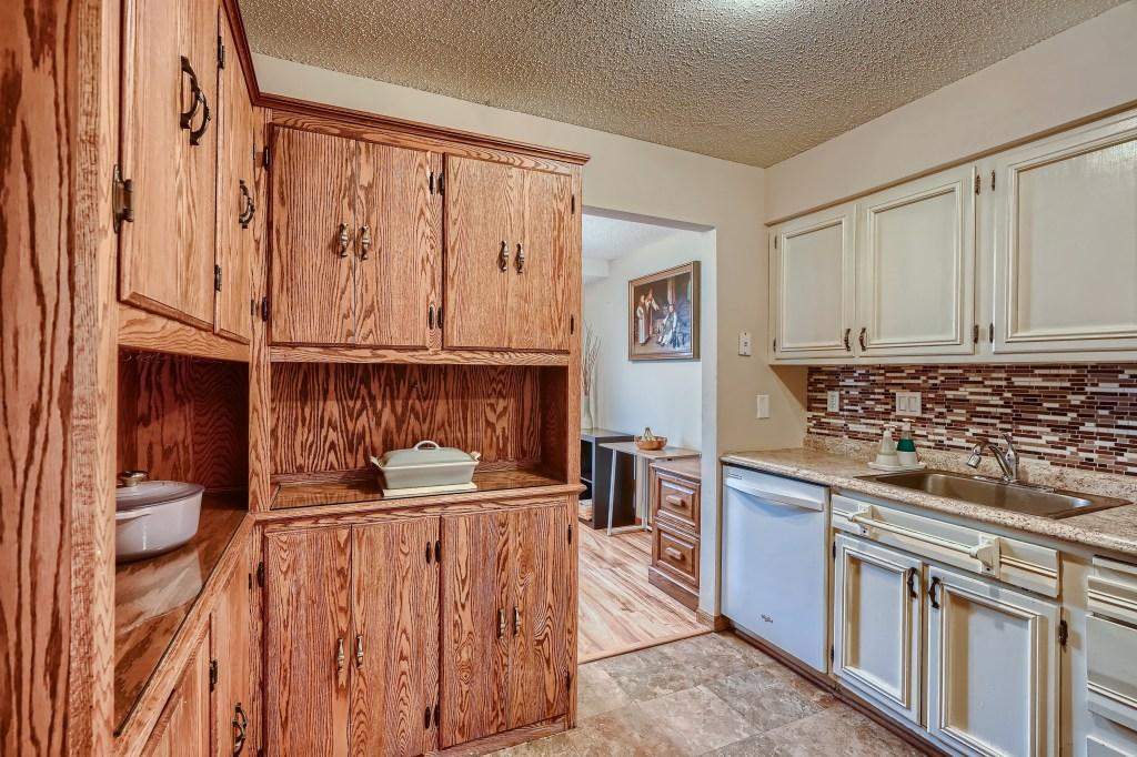 1163 Wagon Wheel Road Hopkins, MN 55343 - Photo 3 of 13
