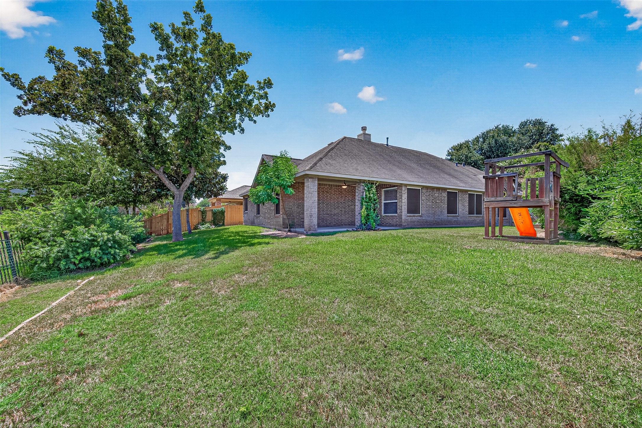 2014 Foxgate Drive Rosenberg, TX 77471 - Photo 22 of 24 Large Backyard