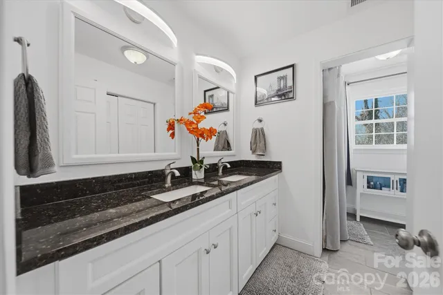 $389,900 | 6719 Lakeview Terrace, Hickory, NC 28601