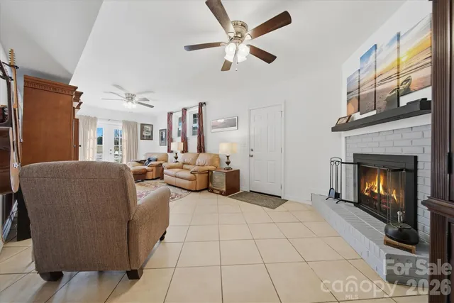 $389,900 | 6719 Lakeview Terrace, Hickory, NC 28601