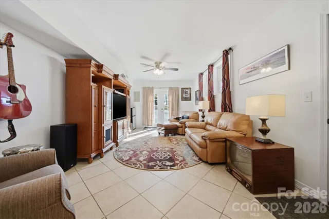 $389,900 | 6719 Lakeview Terrace, Hickory, NC 28601