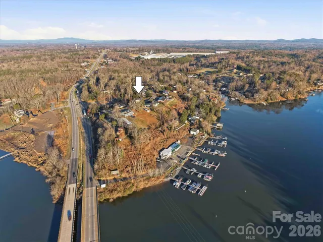 $389,900 | 6719 Lakeview Terrace, Hickory, NC 28601