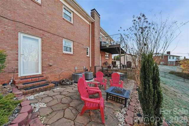 $389,900 | 6719 Lakeview Terrace, Hickory, NC 28601