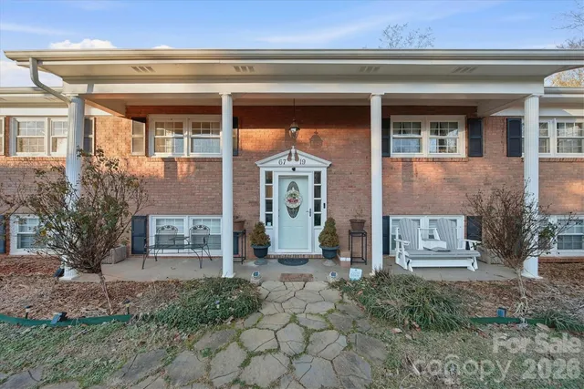 $389,900 | 6719 Lakeview Terrace, Hickory, NC 28601