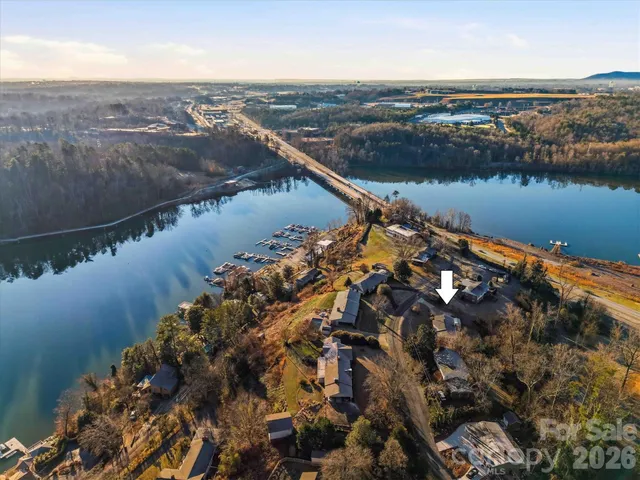 $389,900 | 6719 Lakeview Terrace, Hickory, NC 28601