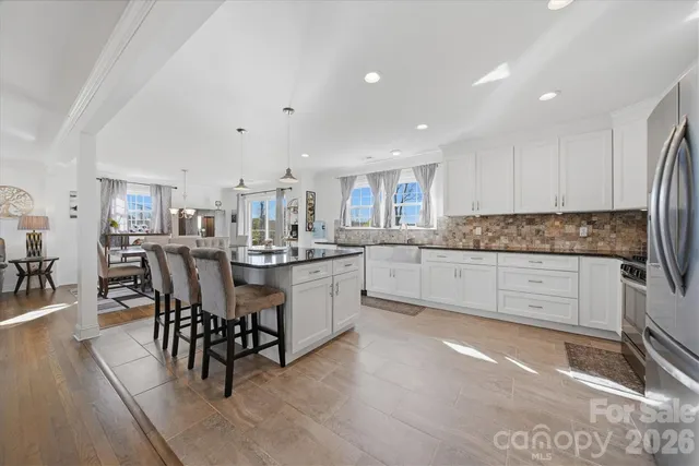 $389,900 | 6719 Lakeview Terrace, Hickory, NC 28601