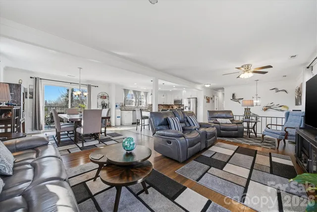 $389,900 | 6719 Lakeview Terrace, Hickory, NC 28601