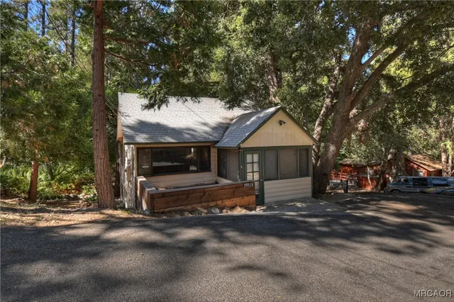 a wooden bench sitting in front of a house