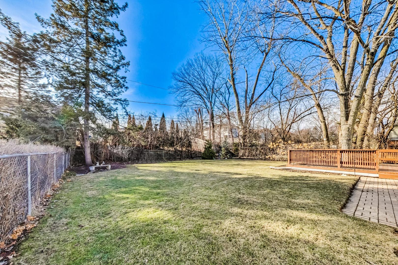 1016 Midway Road Northbrook, IL 60062 - Photo 23 of 27 a view of a yard with a house